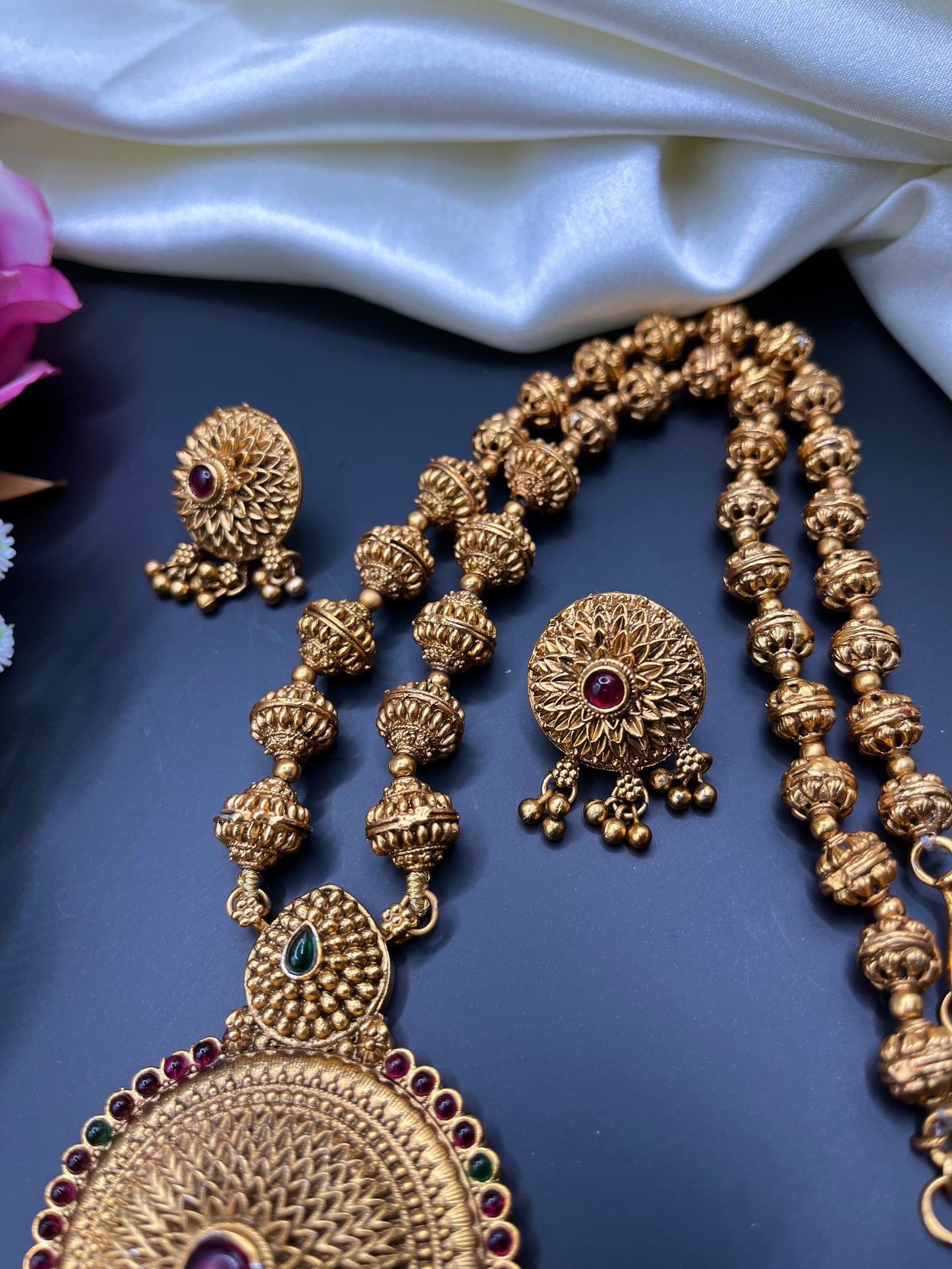 Amrita - Antique Gold Temple Jewelry Necklace Set