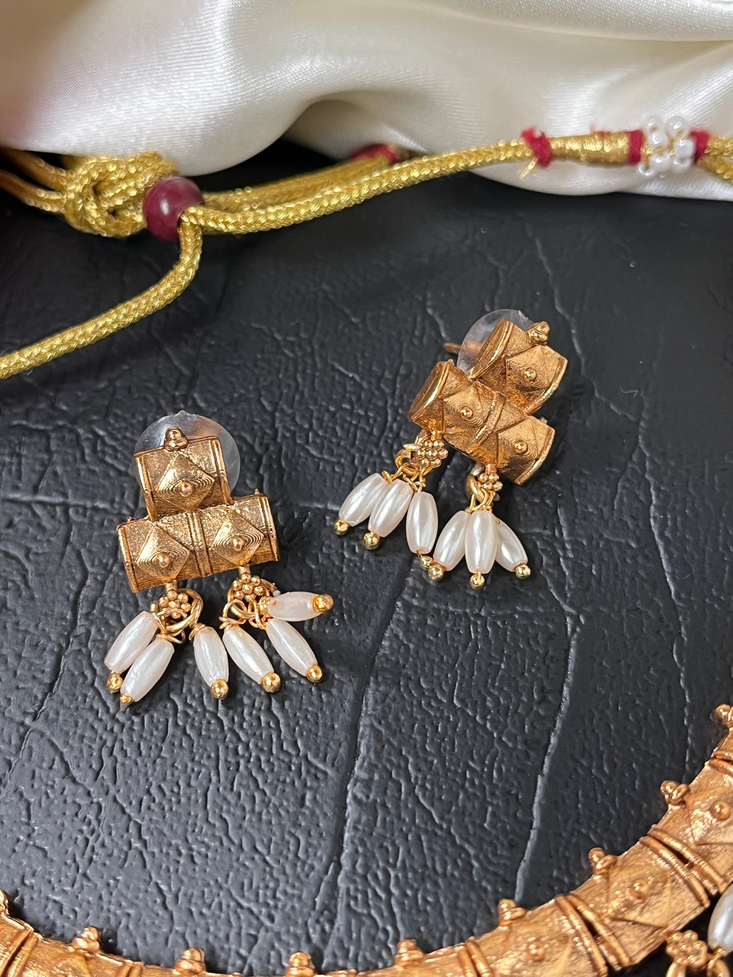 Meera – Pearl Fringe Statement Necklace Set