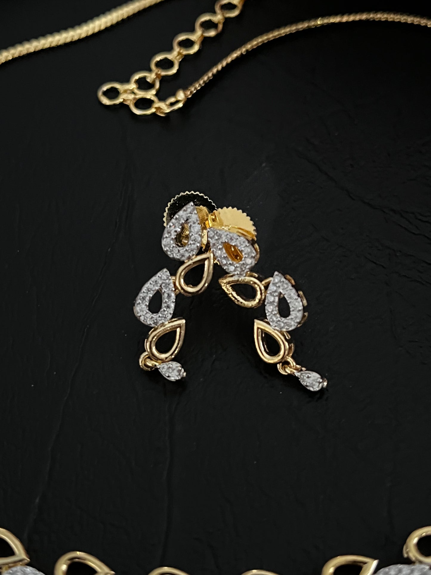 Aria – Lightweight Teardrop Necklace Set