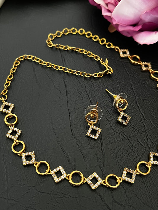 Aarika – Lightweight Geometric Necklace Set