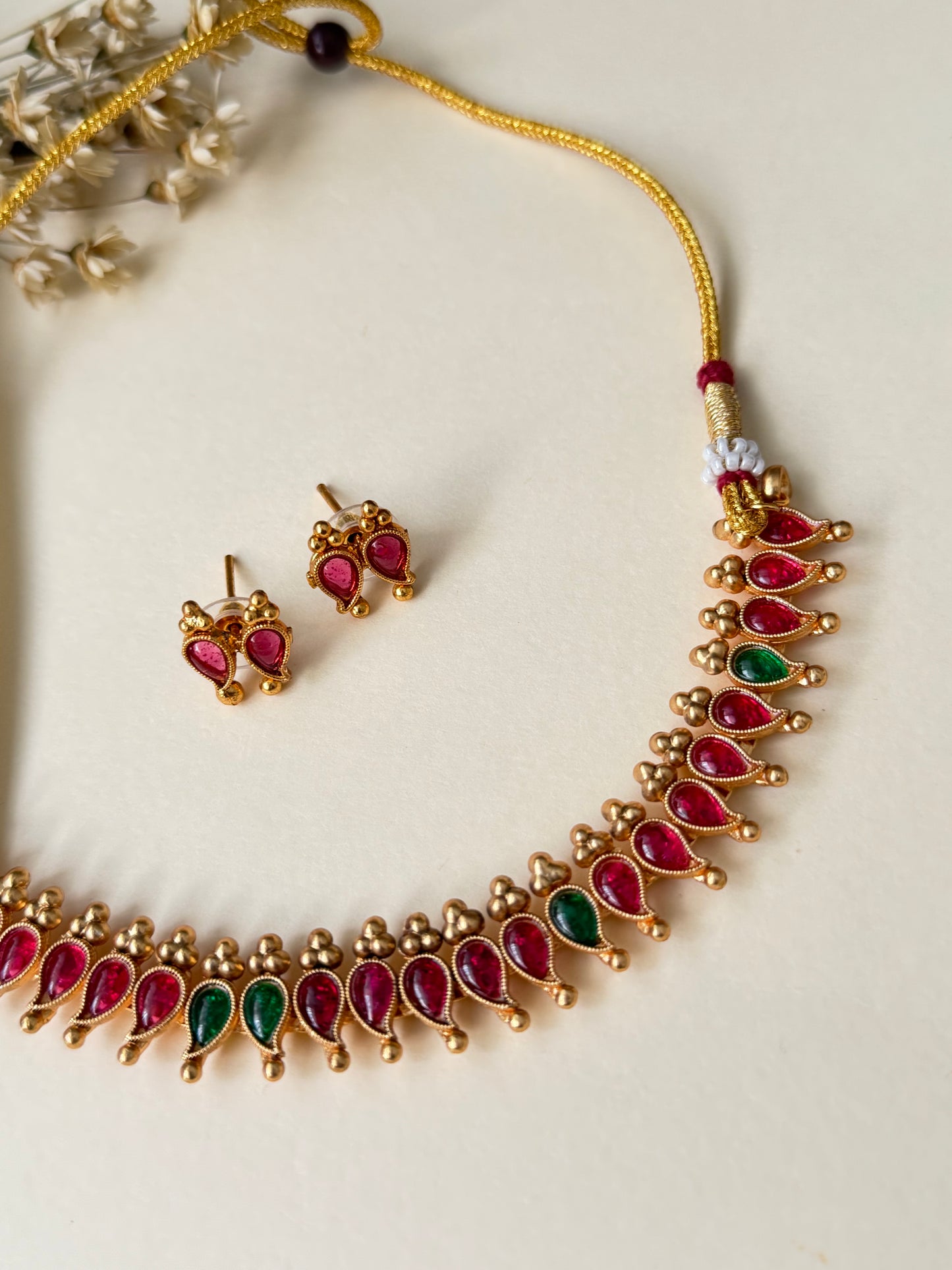 Kaavya V2 – Red & Green Necklace Set
