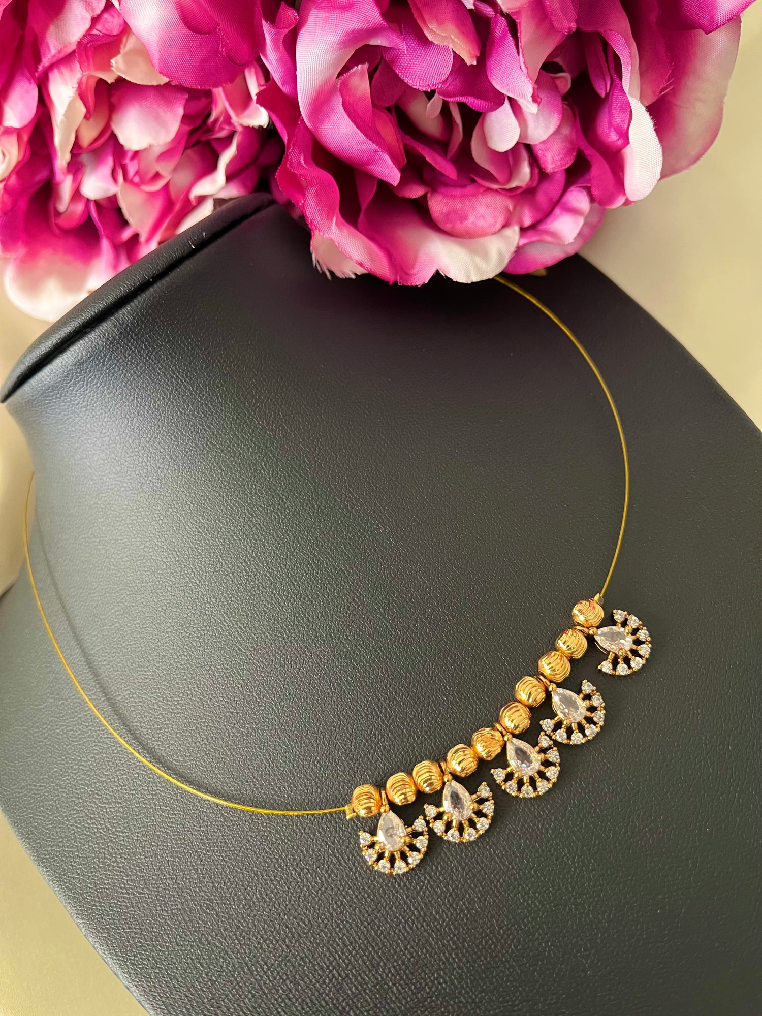 Invisible/illusion/magic necklace