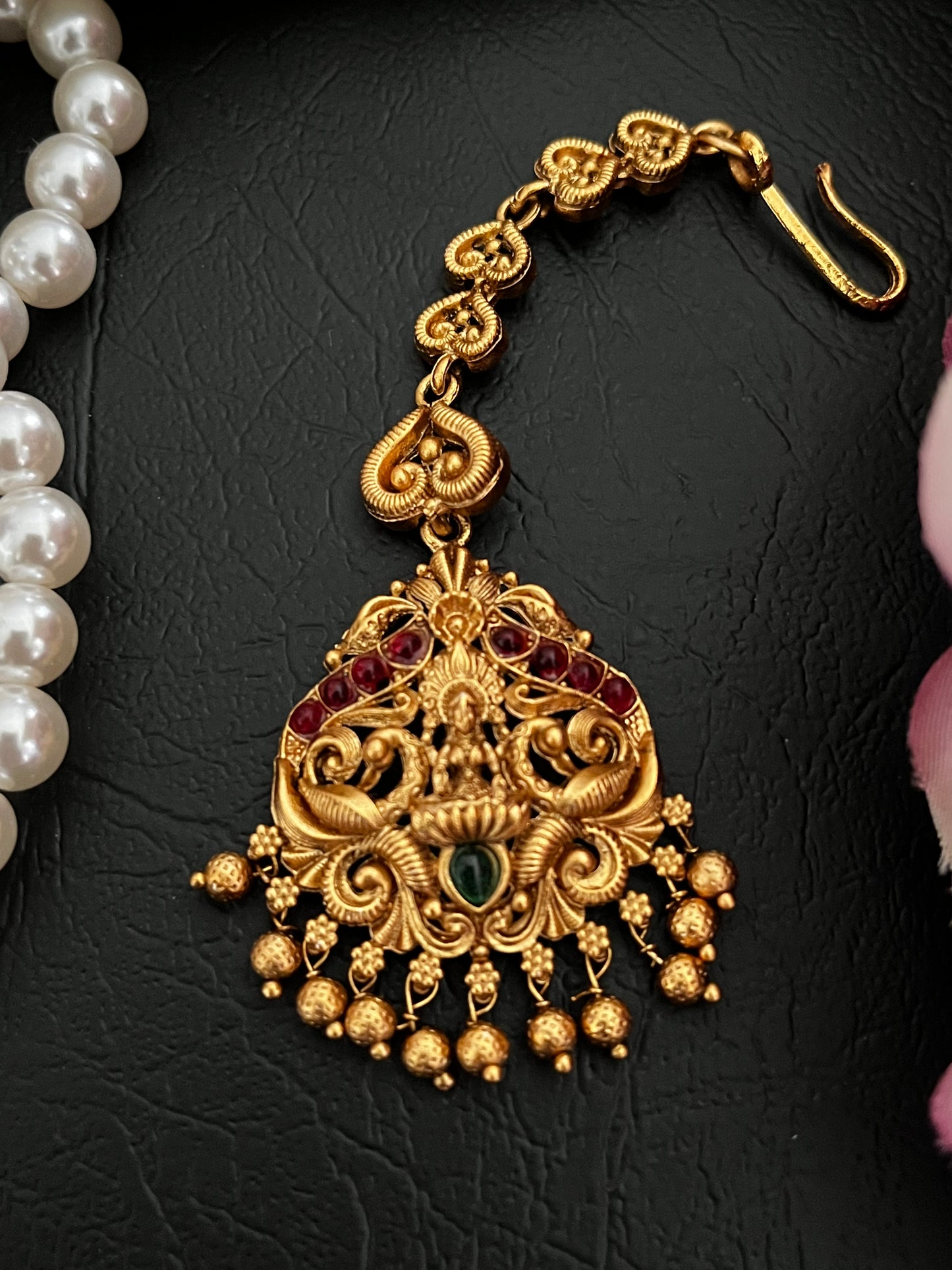 Sharmila – Lakshmi Temple Maang Tikka (Stone-Look Finish)