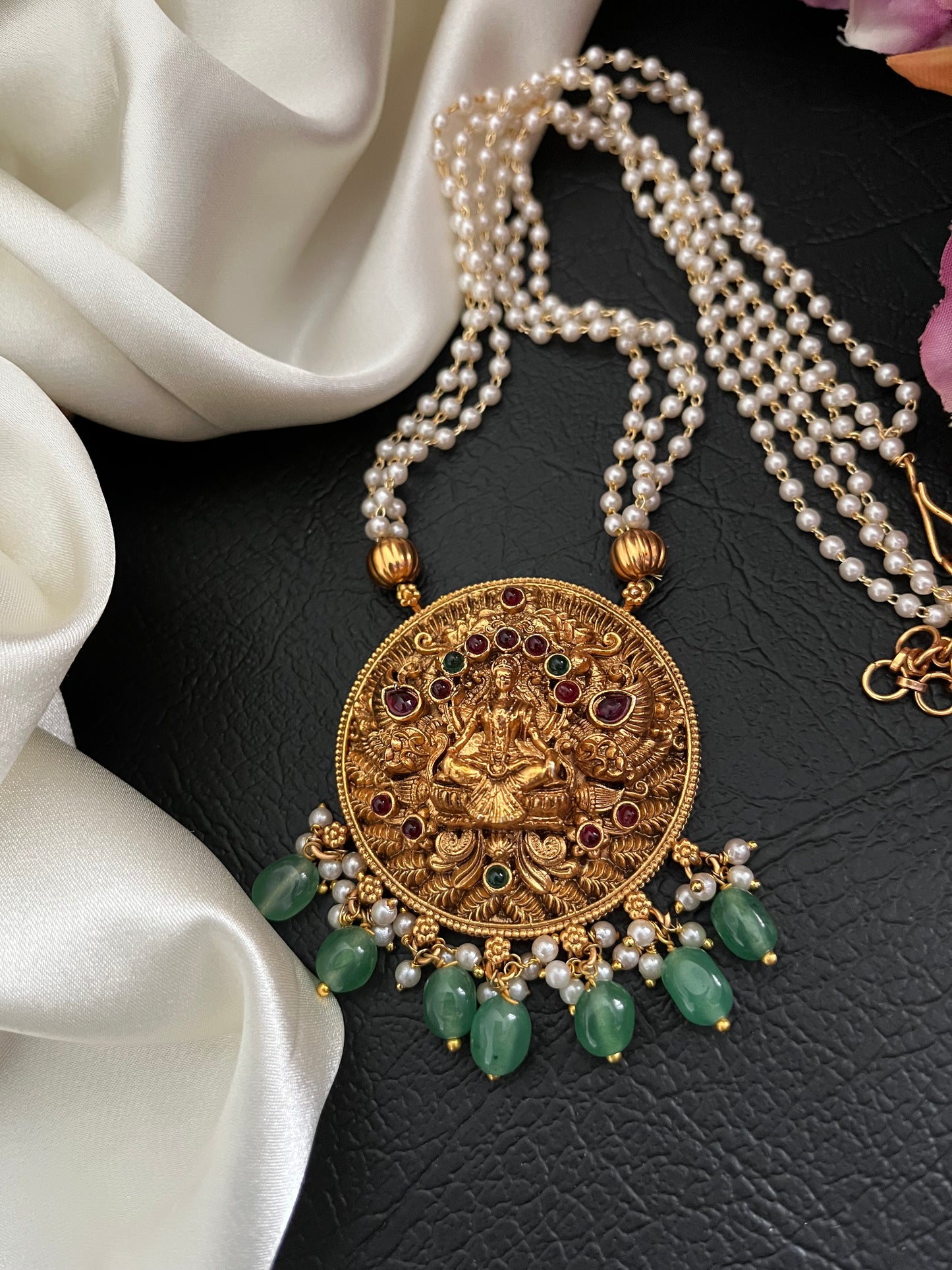 Vasundhara – Lakshmi Coin Pearl Necklace Set