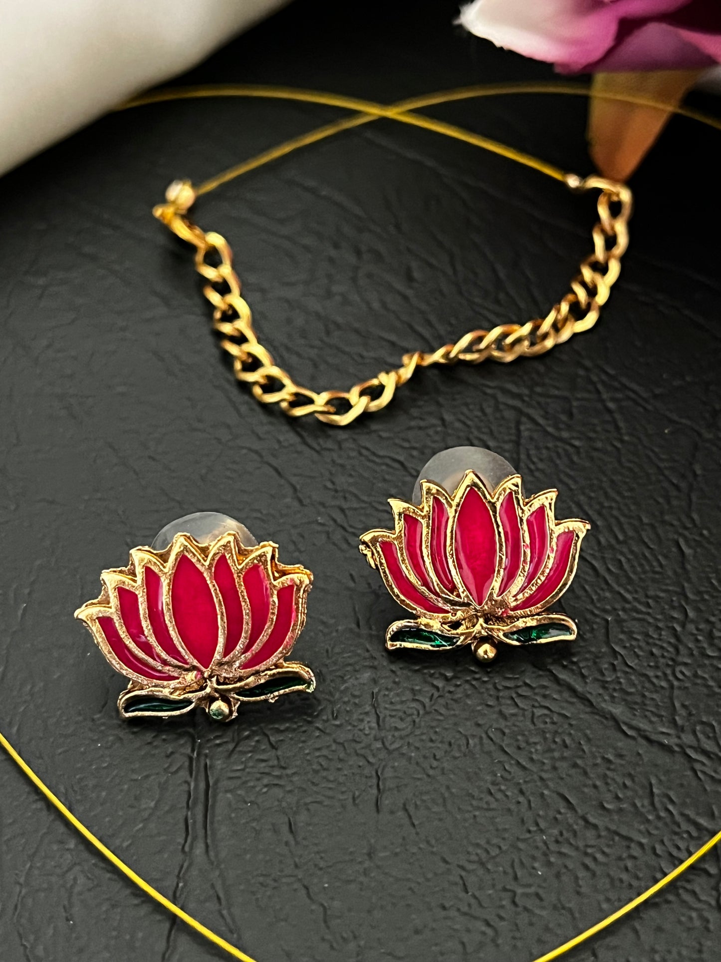 Kamini - Lotus Floating Necklace Set