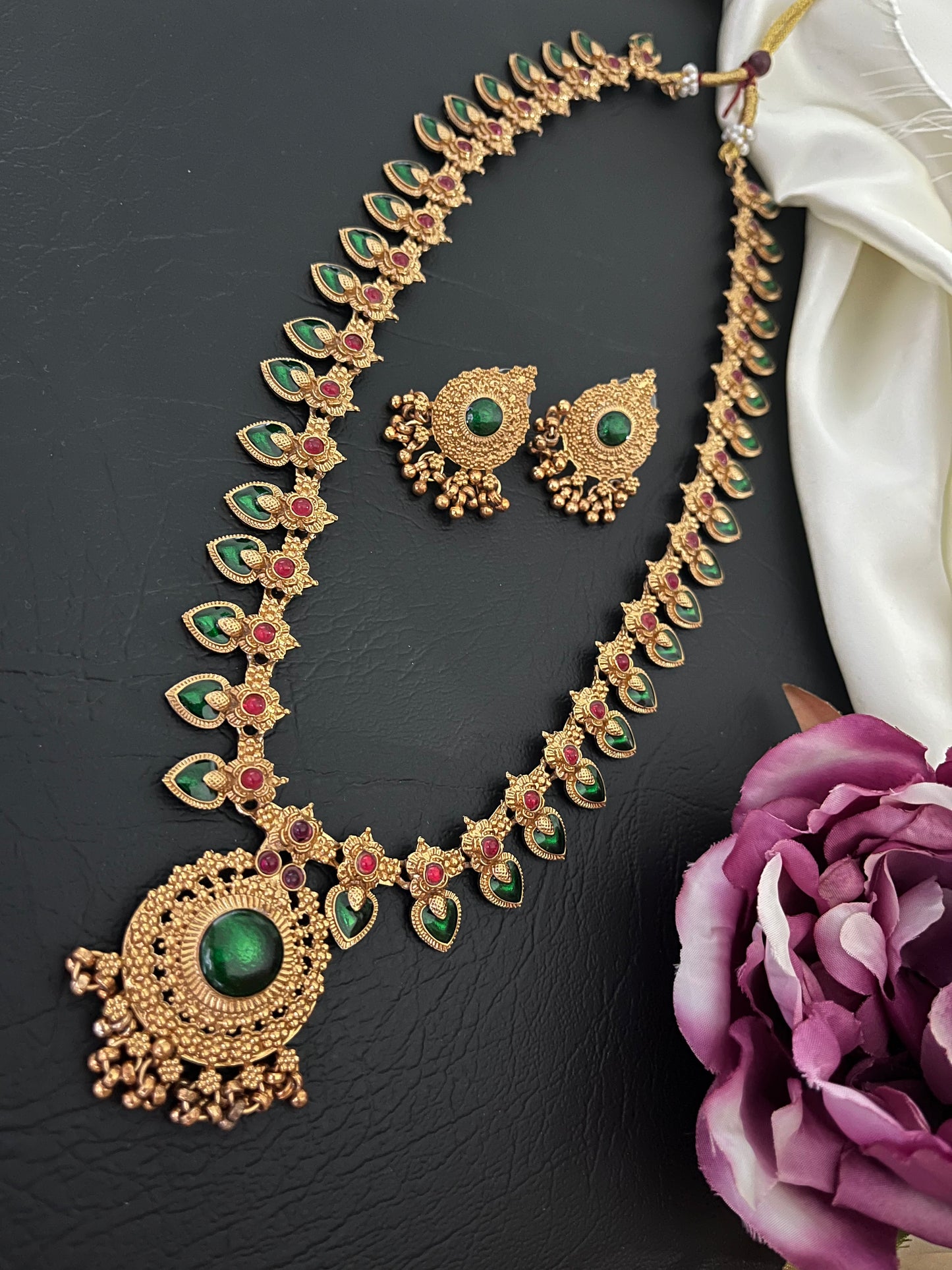 Tarunika – Palakka Style Heritage Haaram Necklace Set (Green / Blue)