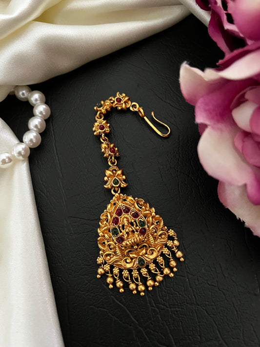 Saanvi – Lakshmi Temple Maang Tikka (Stone-Look Finish)