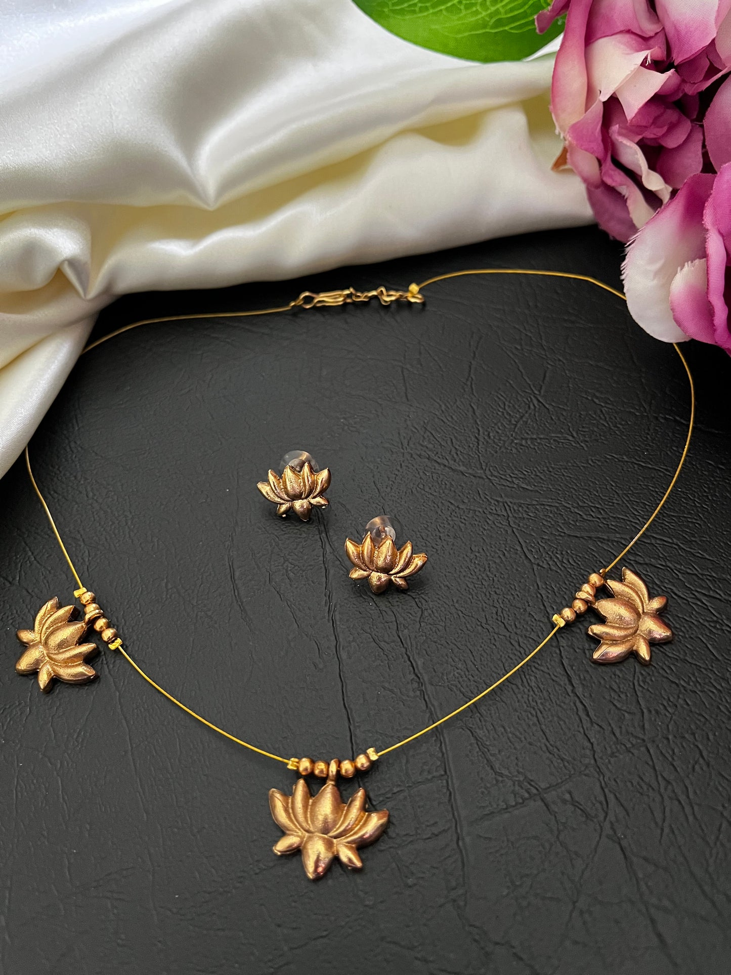 Soma Lotus Whisper – Invisible Three Lotus Necklace Set