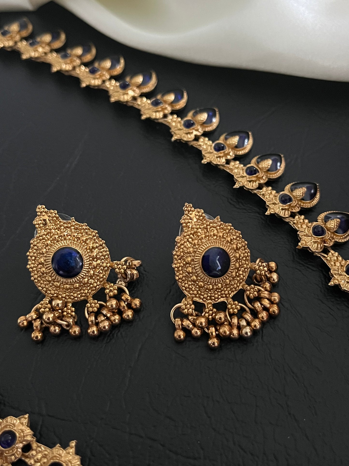 Tarunika – Palakka Style Heritage Haaram Necklace Set (Green / Blue)