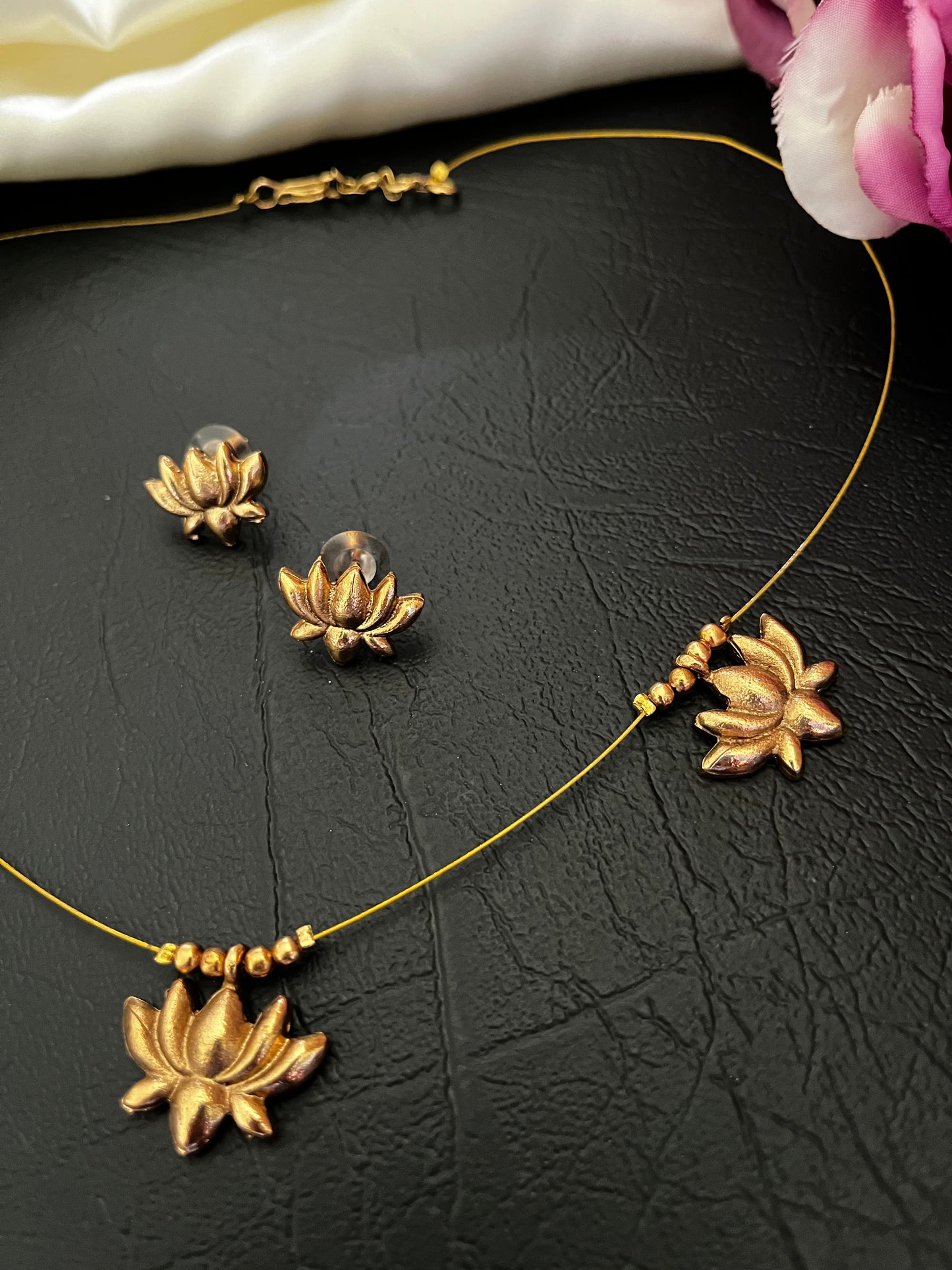 Soma Lotus Whisper – Invisible Three Lotus Necklace Set