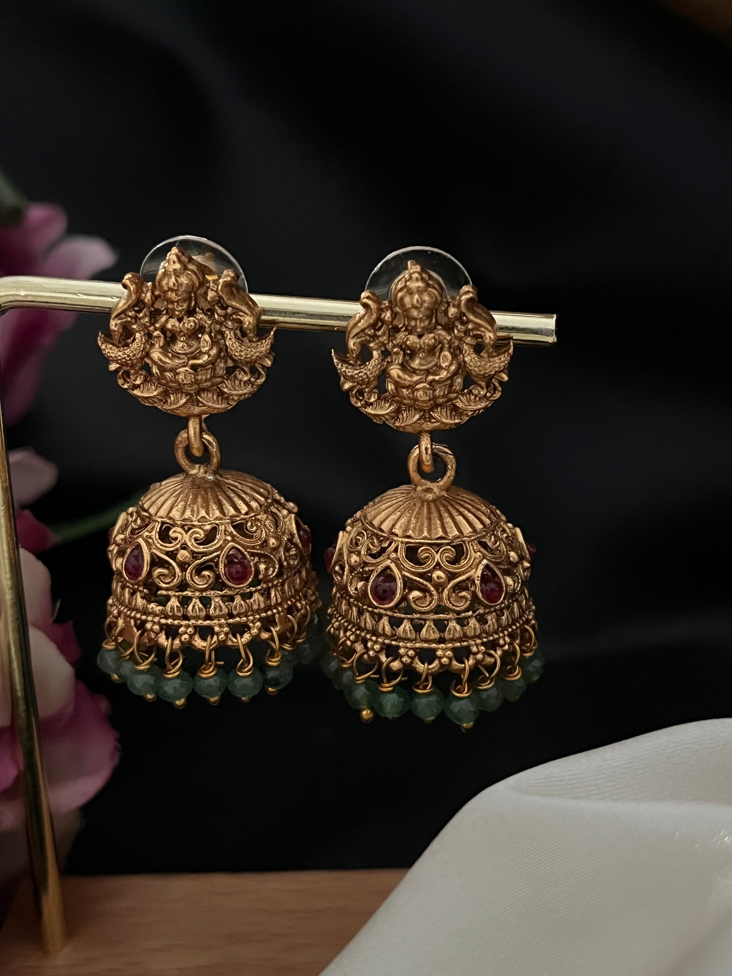 Vasundhara – Lakshmi Coin Pearl Necklace Set