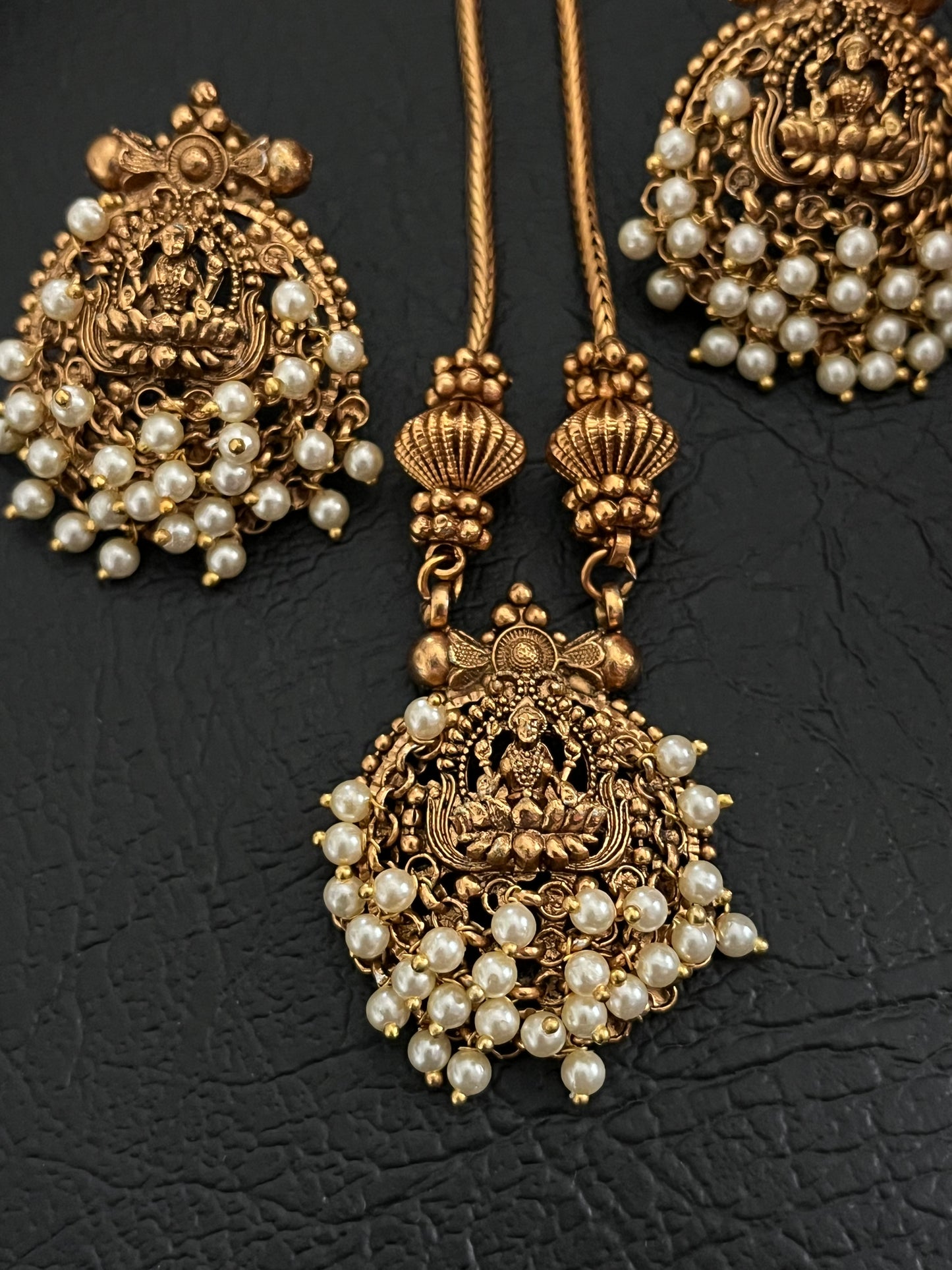 Shrivika – Lakshmi Devi Heritage Pendant Necklace Set
