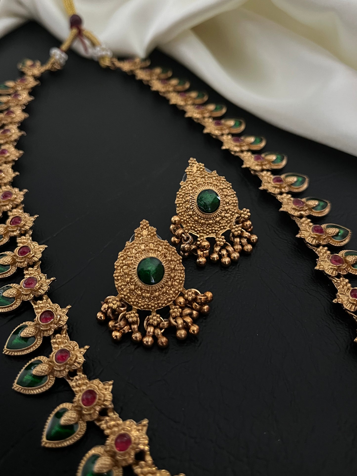 Tarunika – Palakka Style Heritage Haaram Necklace Set (Green / Blue)
