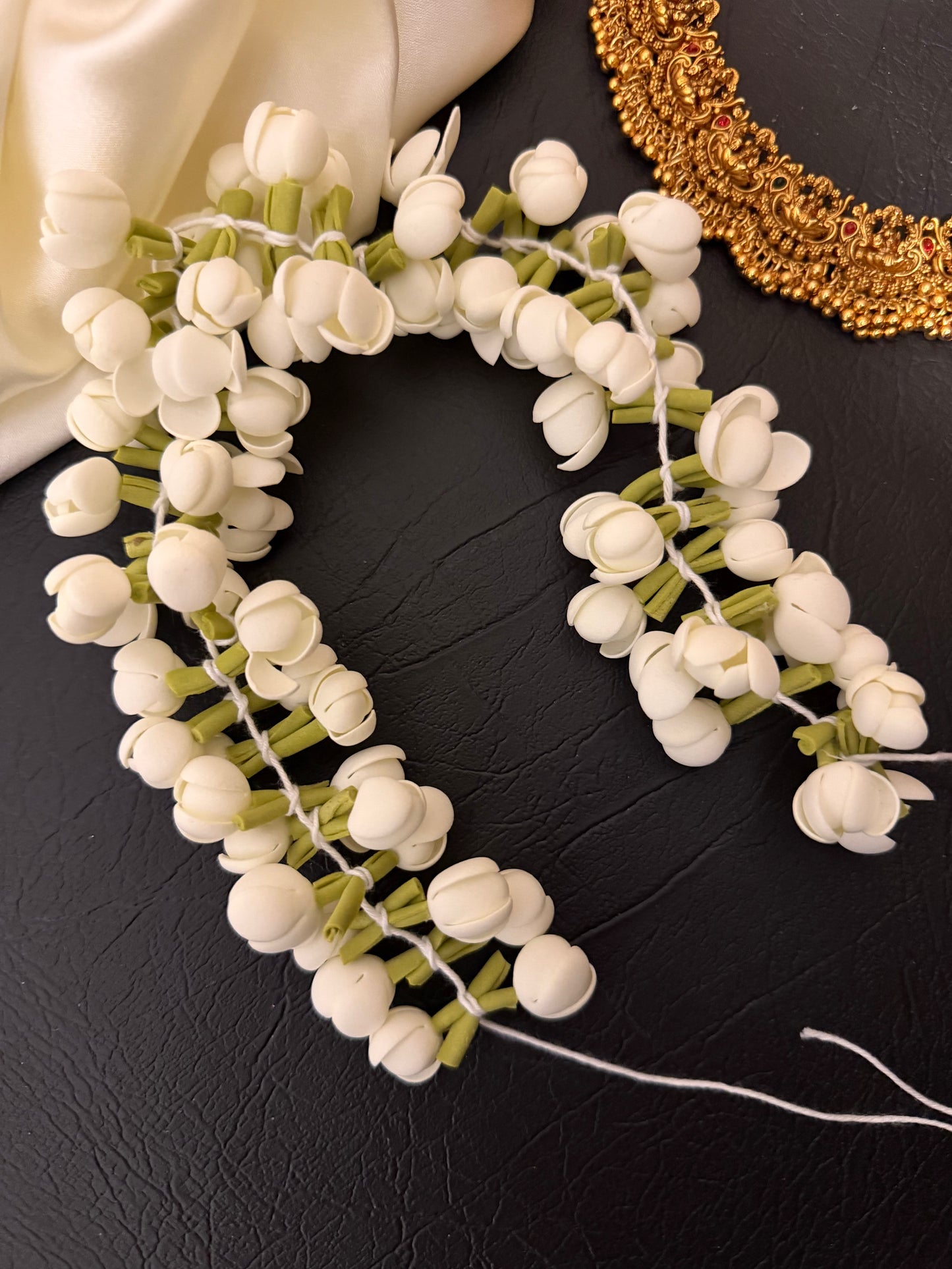 Mallika Light - Artificial Jasmine Hair Garland – 40 cm |Traditional hair accessory