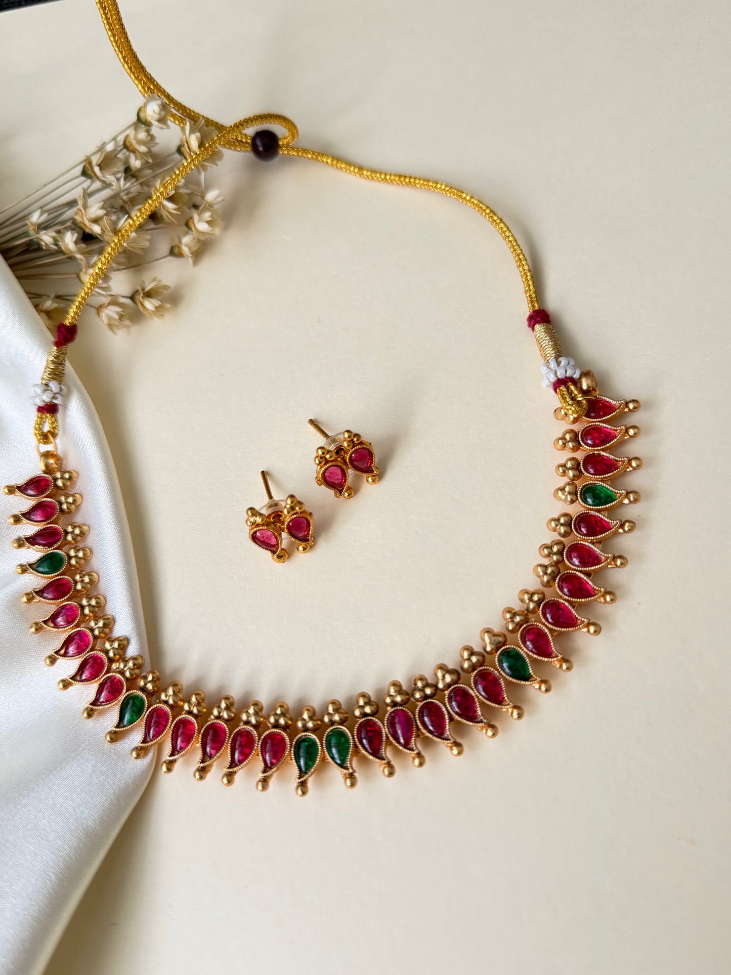 Kaavya V2 – Red & Green Necklace Set